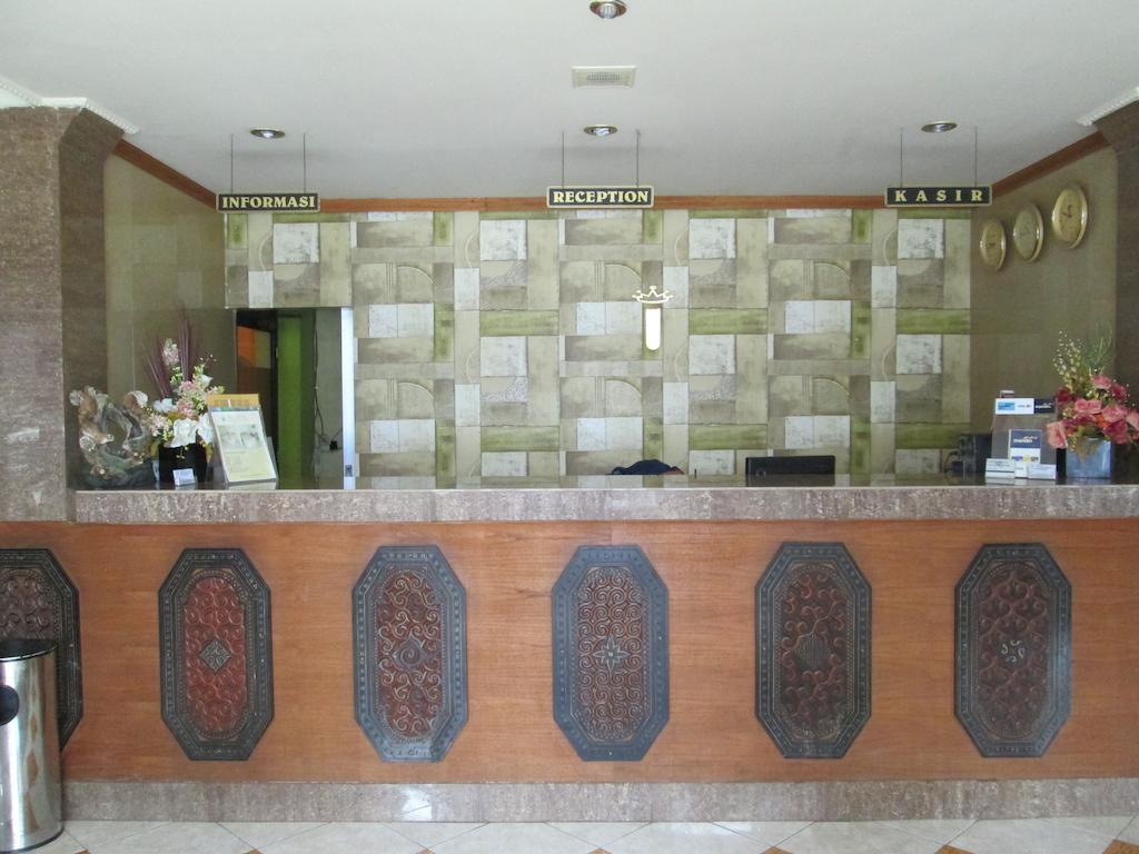 Hotel Istana Макасар Экстерьер фото